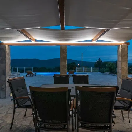 بيت للعطل Zuza Bristivica