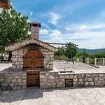Zuza Holiday home Bristivica