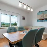 Zuza Holiday home Bristivica