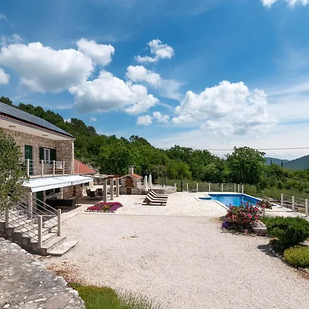Zuza Holiday home *