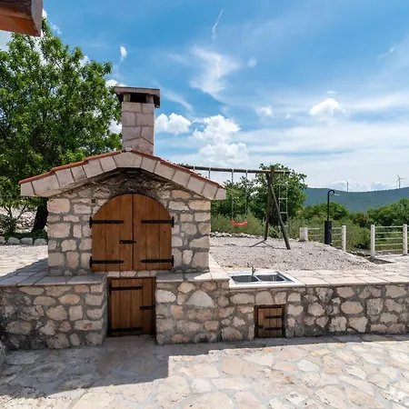 Zuza Holiday home Bristivica